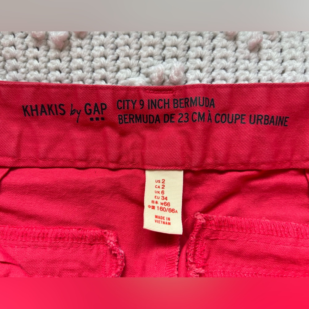 Bermuda shorts barely worn pink size 2 Gap